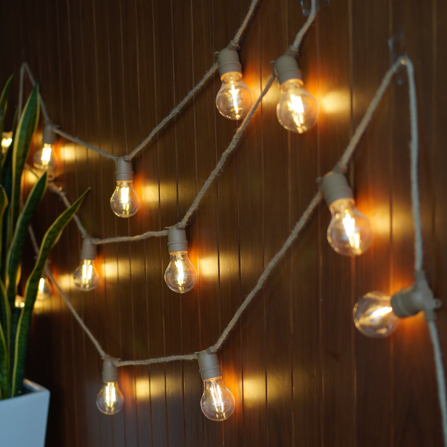 FULGOR-10L P27 LED bulb warm white string lights, IP44--Solar Linkable